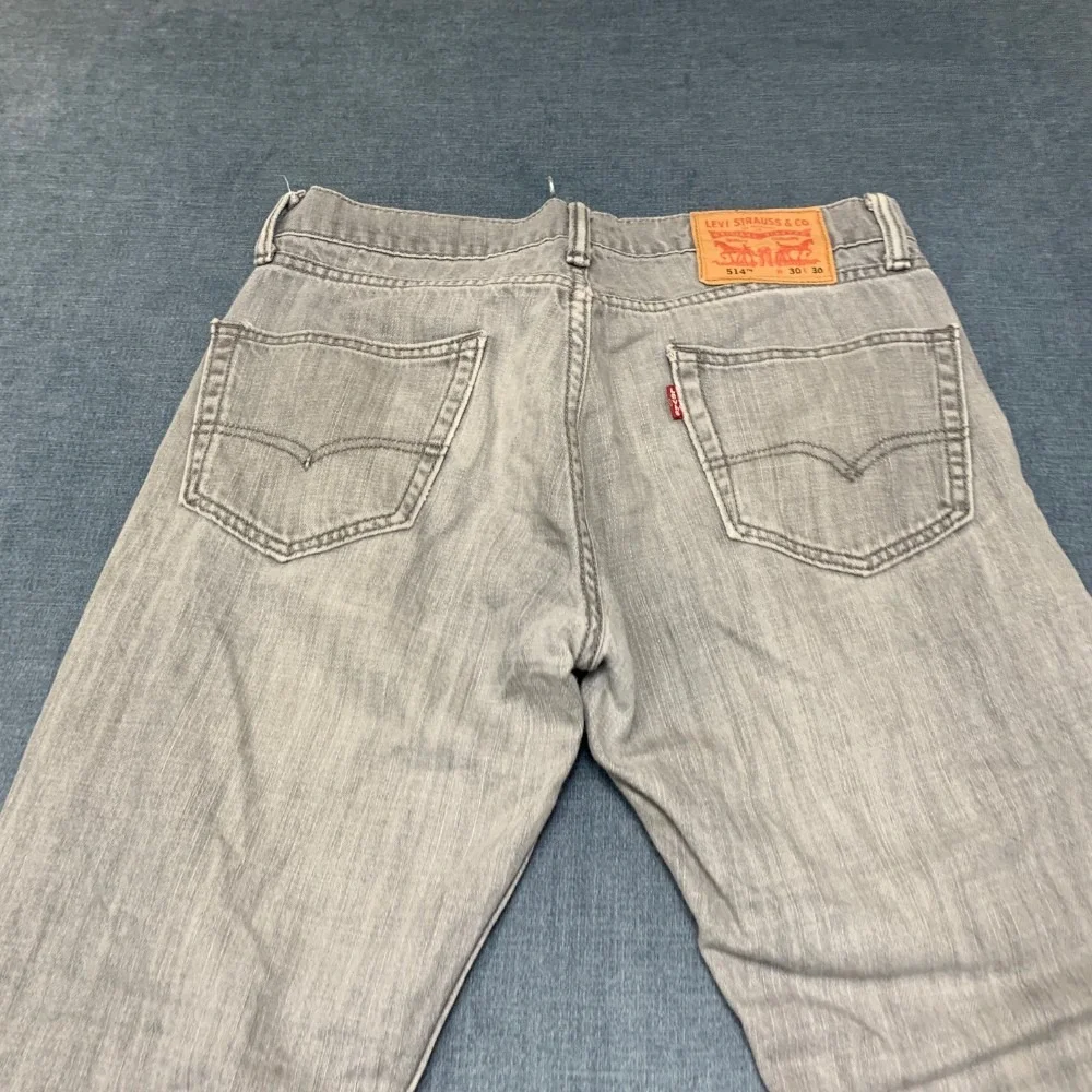 Vintage Levi's 514 Jeans Mens 30x30 Gray Denim All Day Comfort Light Wash Y2K